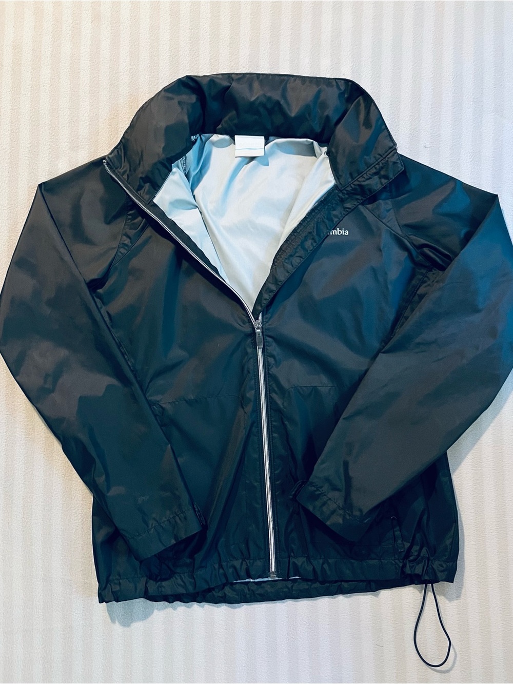 Columbia Black Big Delta Rain Jacket with foldable hoodie Light Gray Lining